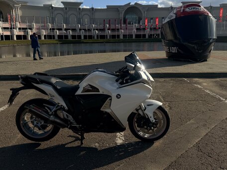 2013 Honda VFR 1200, белый, 900000 рублей, вид 4