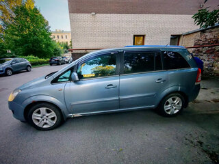 2011 Opel Zafira B Рестайлинг, серебристый, 570000 рублей, вид 4