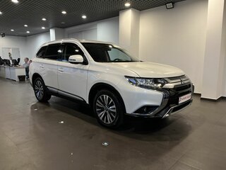 2020 Mitsubishi Outlander III Рестайлинг 3, белый, 2460000 рублей, вид 1