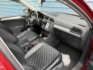 2017 Volkswagen Tiguan II, пурпурный, 1840200 рублей, вид 4