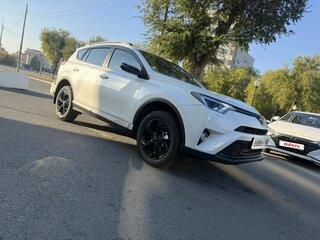 2017 Toyota RAV4 IV (XA40) Рестайлинг, белый, 2330000 рублей, вид 1
