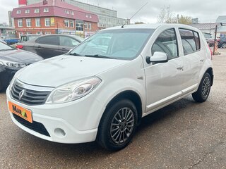 2013 Renault Sandero I, белый, 589000 рублей, вид 2