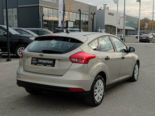 2017 Ford Focus III Рестайлинг, бежевый, 990000 рублей, вид 5