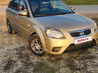 2009 Kia Rio II Рестайлинг, бежевый, 650000 рублей, вид 1