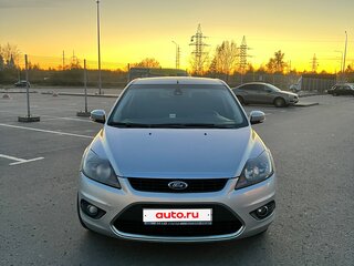 2011 Ford Focus II Рестайлинг, серебристый, 575000 рублей, вид 2