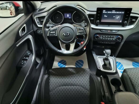 2020 Kia Ceed III, красный, 2000000 рублей - вид 6