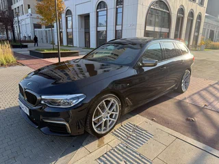 2019 BMW 5 серии 530d xDrive VII (G30/G31/G38), чёрный, 3850000 рублей, вид 1