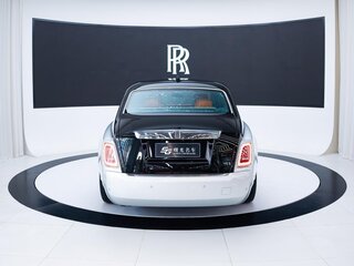 2023 Rolls-Royce Phantom Extended VIII Рестайлинг (Series II), серебристый, 50000000 рублей, вид 4
