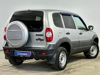 2018 Chevrolet Niva I Рестайлинг, серебристый, 795000 рублей, вид 5