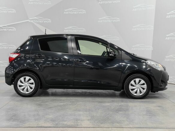 2018 Toyota Vitz III (XP130) Рестайлинг 2, чёрный, 975000 рублей - вид 5