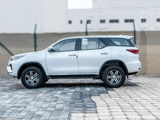 2026 Toyota Fortuner II Рестайлинг, белый, 7255550 рублей, вид 3