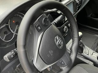 2013 Toyota Corolla XI (E160, E170, E180), серебристый, 870000 рублей, вид 4