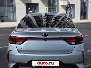 2021 Kia Rio IV Рестайлинг, серый, 1450000 рублей, вид 3