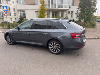 2020 Skoda Superb III Рестайлинг, серый, 2650000 рублей, вид 5