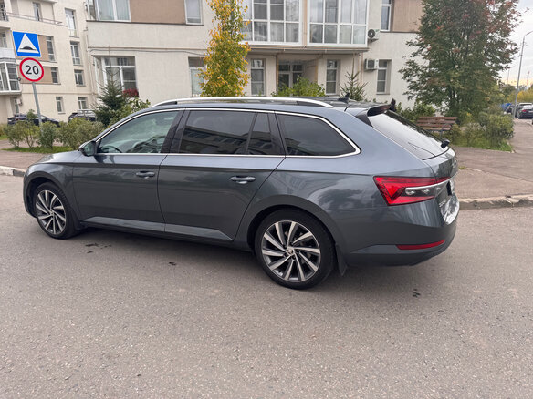 2020 Skoda Superb III Рестайлинг, серый, 2520000 рублей - вид 4