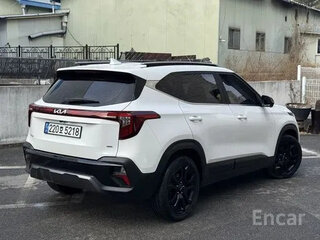 2023 Kia Seltos I, белый, 2120200 рублей, вид 4