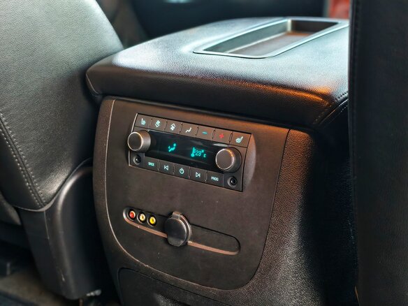 2012 Chevrolet Tahoe 6AT III, белый, 1750000 рублей - вид 17