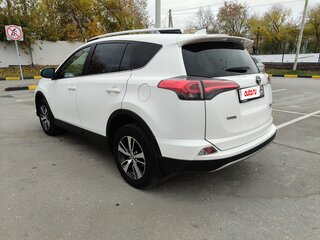 2018 Toyota RAV4 IV (XA40) Рестайлинг, белый, 2675000 рублей, вид 4