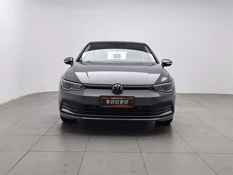 2022 Volkswagen Golf VIII, серебристый, 1750000 рублей, вид 2