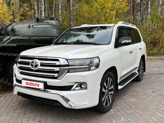 2016 Toyota Land Cruiser 200 Series Рестайлинг 2, белый, 6800000 рублей, вид 1