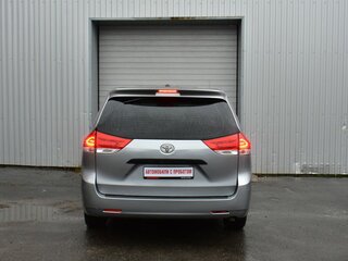 2010 Toyota Sienna III, серебристый, 1799000 рублей, вид 5