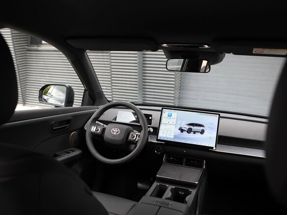 2026 Toyota bZ3X 58.3 kWh, чёрный, 3050000 рублей - вид 5