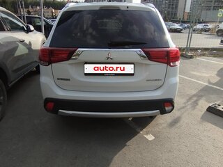 2015 Mitsubishi Outlander III Рестайлинг 2, белый, 1550000 рублей, вид 2