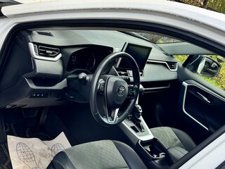 2022 Toyota RAV4 V (XA50), белый, 3800000 рублей, вид 4