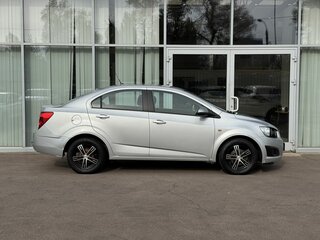 2013 Chevrolet Aveo II, серебристый, 580000 рублей, вид 4