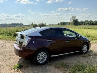 2014 Toyota Prius PHV ZVW35 III Рестайлинг (XW30), красный, 1600000 рублей, вид 2