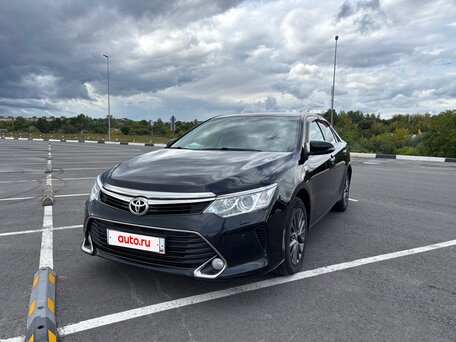 2017 Toyota Camry VII (XV50) Рестайлинг, чёрный, 1640000 рублей, вид 1