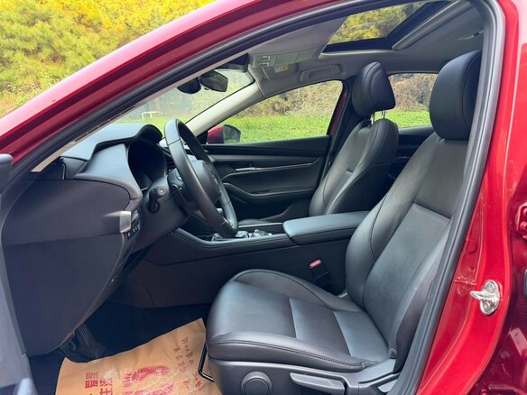 2022 Mazda 3 Axela IV (BP), красный, 1285000 рублей - вид 5