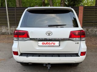 2018 Toyota Land Cruiser 200 Series Рестайлинг 2, белый, 6050000 рублей, вид 4