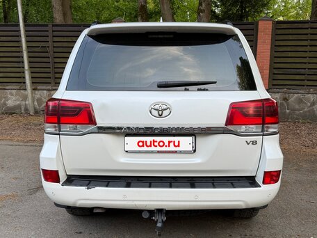 2018 Toyota Land Cruiser 200 Series Рестайлинг 2, белый, 6400000 рублей, вид 4