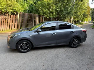 2019 Kia Rio IV, серый, 1470000 рублей, вид 2