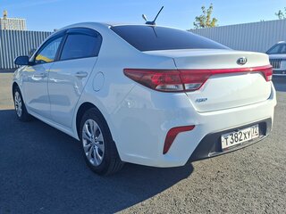 2017 Kia Rio IV, белый, 1100000 рублей, вид 4