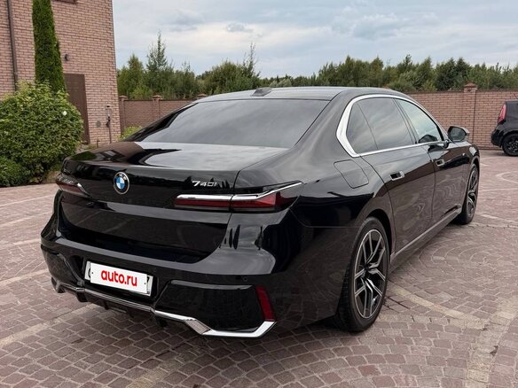 2024 BMW 7 серии 740i xDrive VII (G70), чёрный, 13350000 рублей - вид 3