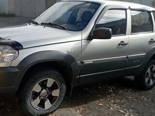 2015 Chevrolet Niva I Рестайлинг, серебристый, 550000 рублей, вид 3