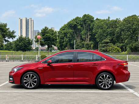 2022 Toyota Corolla Sporty XII (E210) Рестайлинг, пурпурный, 1645000 рублей, вид 2