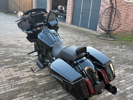 2024 Harley-Davidson Road Glide, чёрный, 2650000 рублей, вид 4