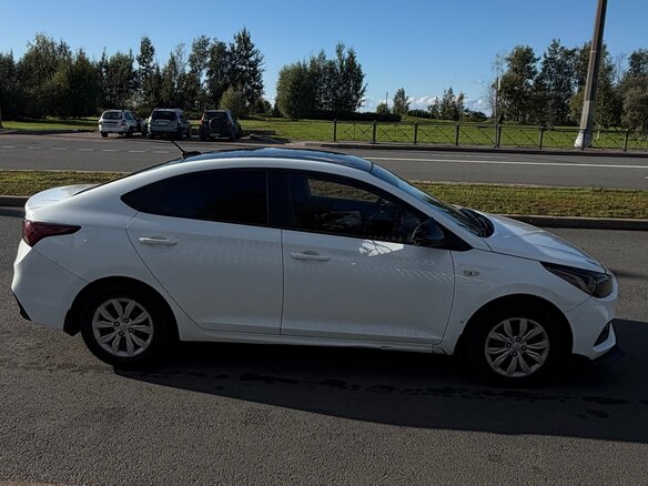 2018 Hyundai Solaris II, белый, 600000 рублей - вид 5