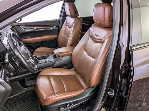 2020 Cadillac XT5 I Рестайлинг, красный, 3090000 рублей - вид 18