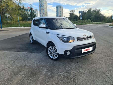 2017 Kia Soul II Рестайлинг, белый, 1250000 рублей, вид 3