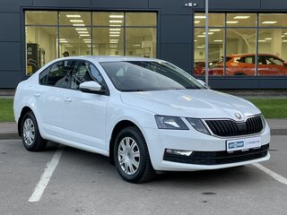 2020 Skoda Octavia III (A7) Рестайлинг, белый, 1800000 рублей, вид 3