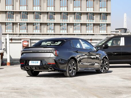 2026 Lynk & Co 03 I Рестайлинг 2, серый, 2807007 рублей, вид 3