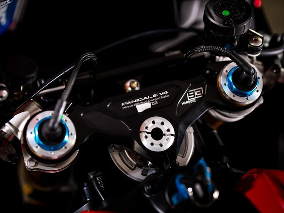 2026 Ducati Panigale V4, красный, 14000000 рублей - вид 21