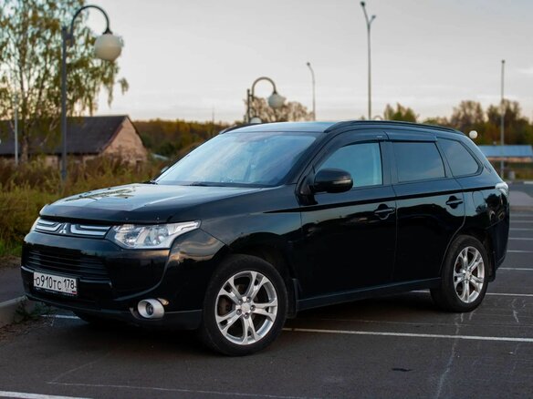 2013 Mitsubishi Outlander III, чёрный, 1350000 рублей