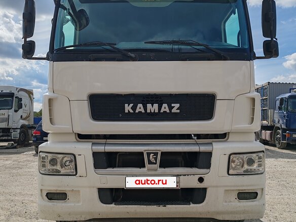 2015 КамАЗ 5490, белый, 1150000 рублей - вид 2