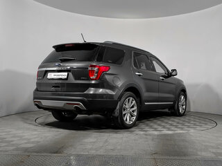 2017 Ford Explorer V Рестайлинг, серый, 2490000 рублей, вид 5