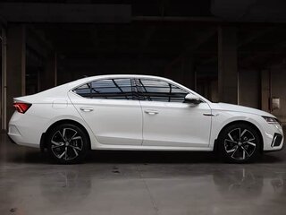2022 Skoda Octavia IV (A8), белый, 1785000 рублей, вид 3